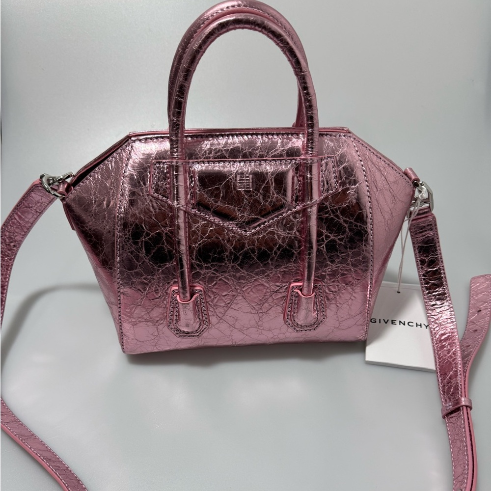 Givenchy Antigona Lock Bag in Laminated Leather Pink - Picture 2 of 7